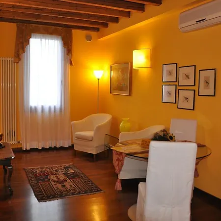Bed and breakfast Piazza Nova 4*