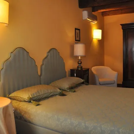 Piazza Nova 4*