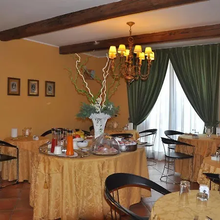 Piazza Nova 3*
