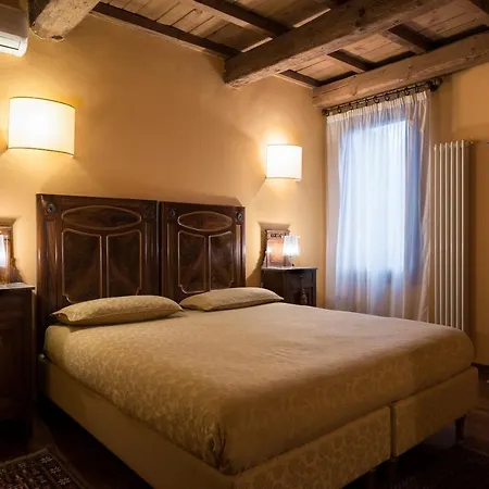 Piazza Nova 4*