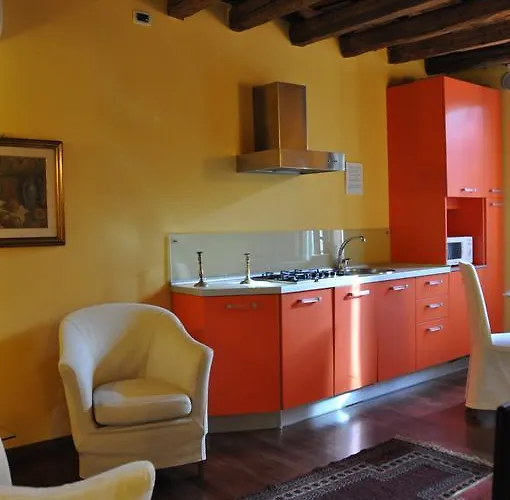 Piazza Nova フェラーラ